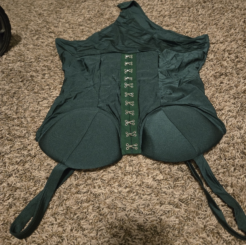 XL Green body suit